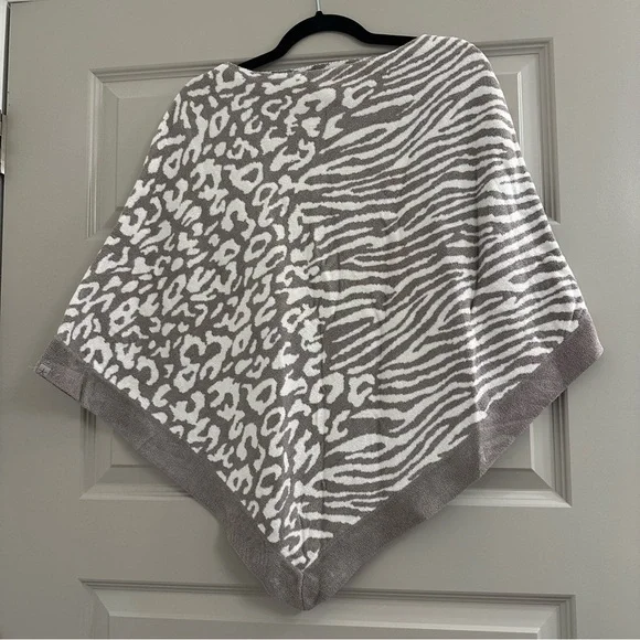 Barefoot Dreams Cozychic Ultralite Ocean Breeze Poncho - Picture 2 of 5